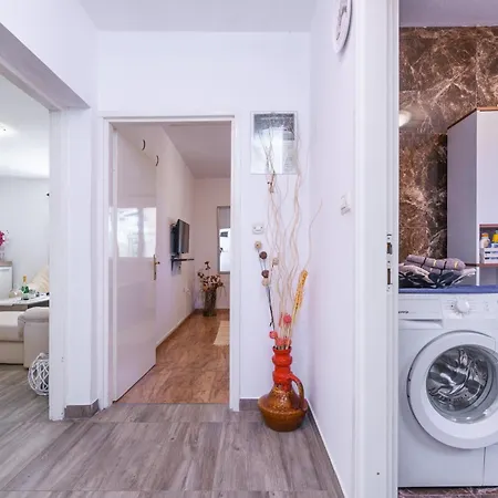 Tatil Evi Wunderschoenes In Pomer Mit Garten