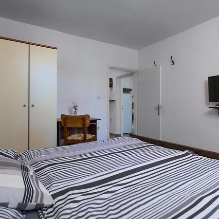 Wunderschoenes In Pomer Mit Garten Tatil Evi Pula