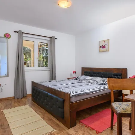 Tatil Evi Wunderschoenes In Pomer Mit Garten *