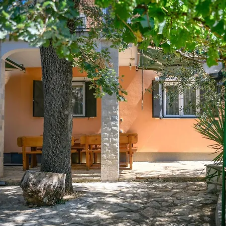 Wunderschoenes In Pomer Mit Garten Tatil Evi Pula